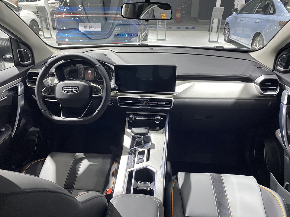 Geely Coolray, салон