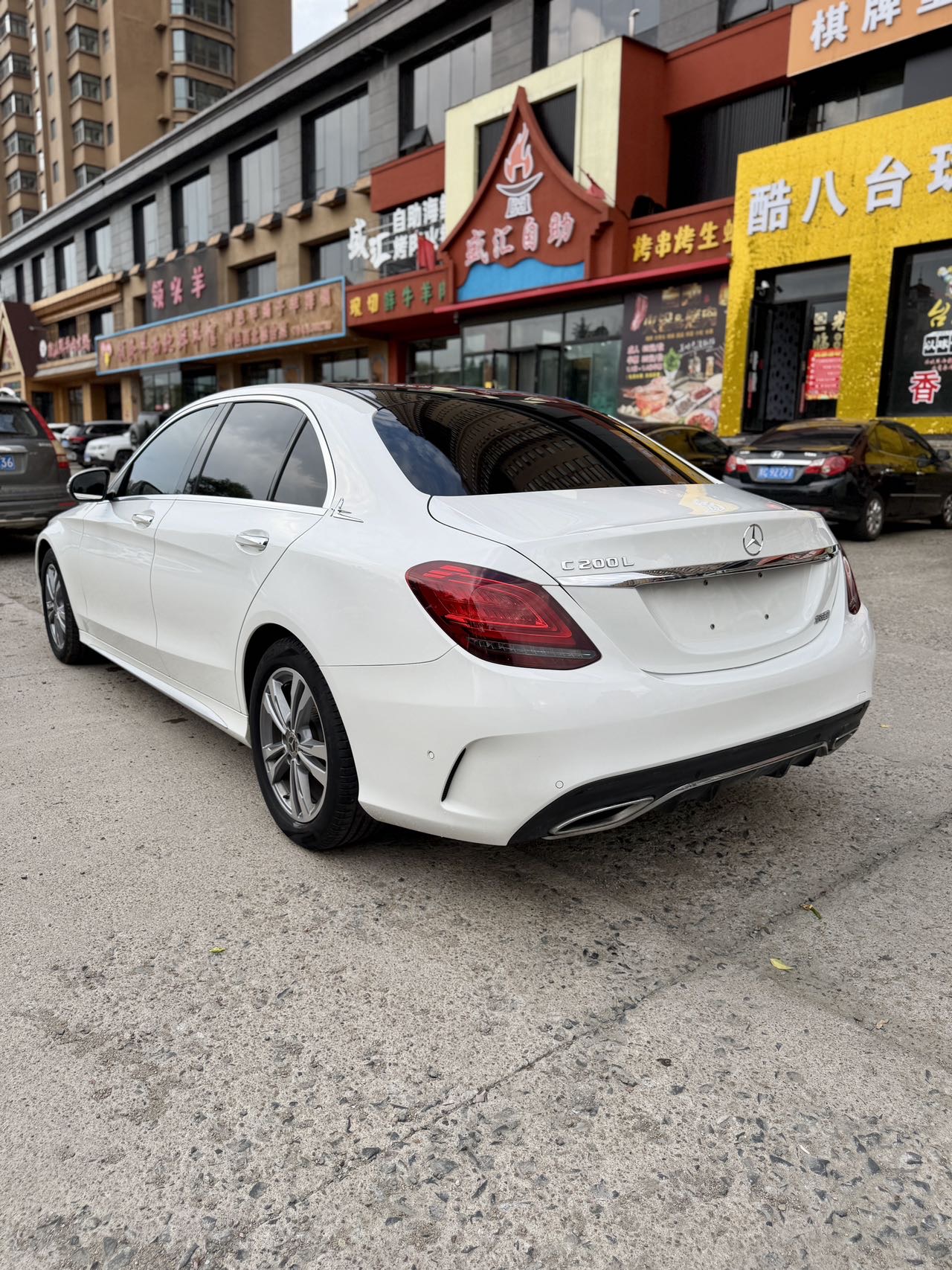 Mercedes-Benz C200L, вид сзади